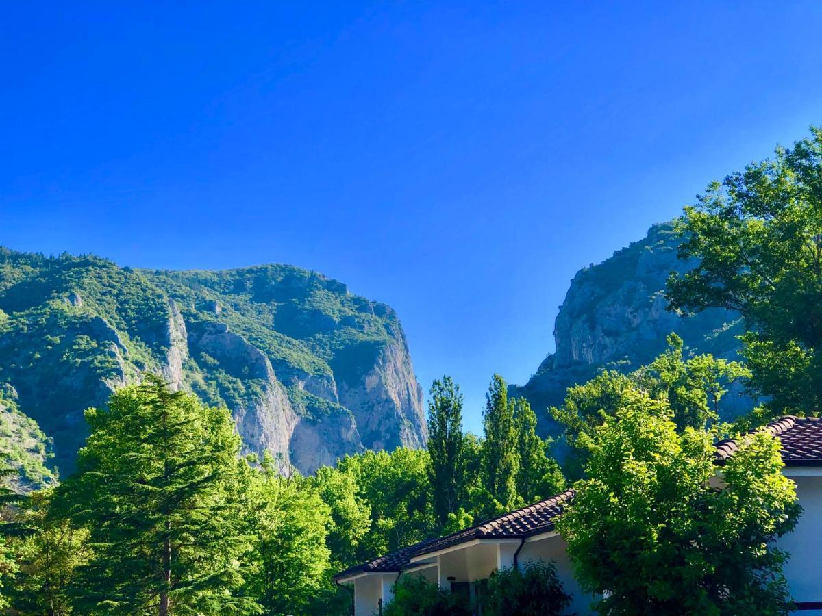 Hotel La Ginestra Acqualagna Kültér fotó