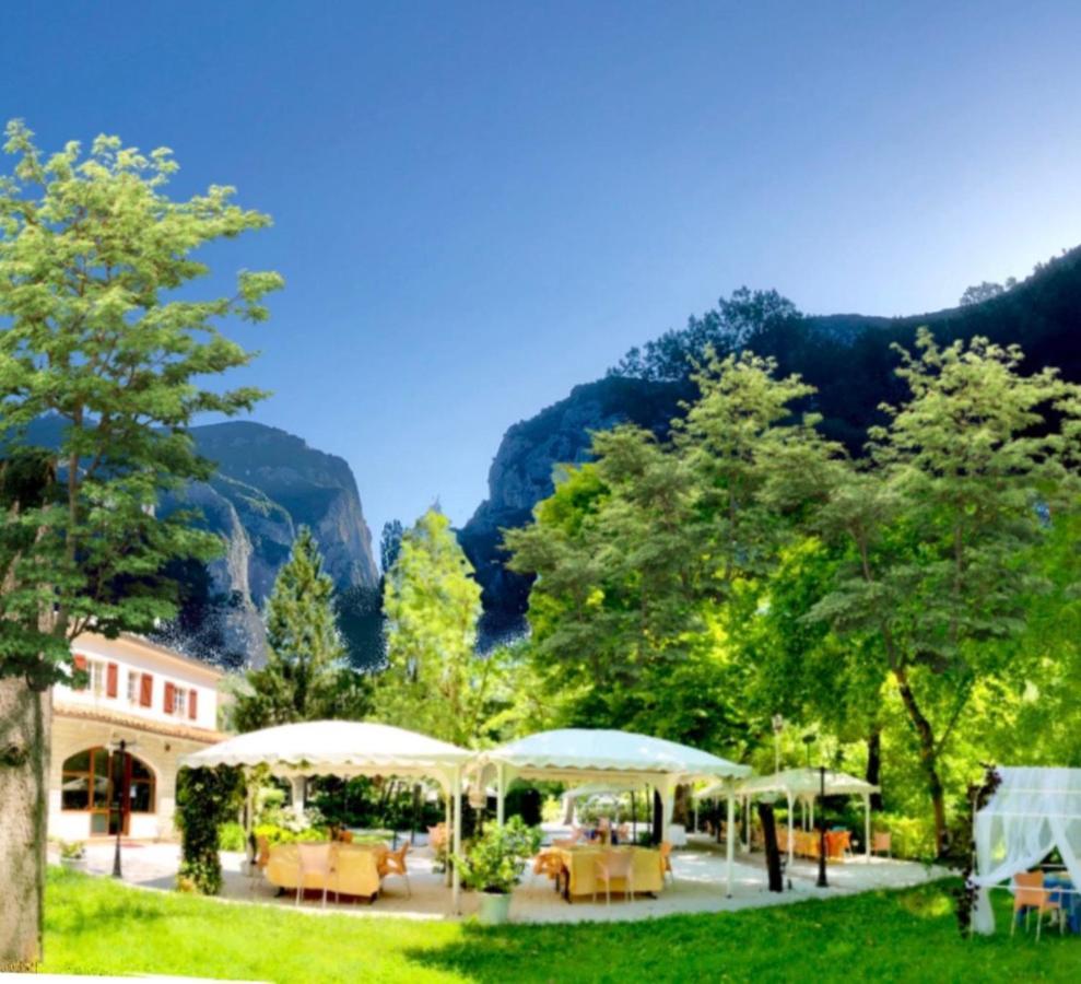 Hotel La Ginestra Acqualagna Kültér fotó