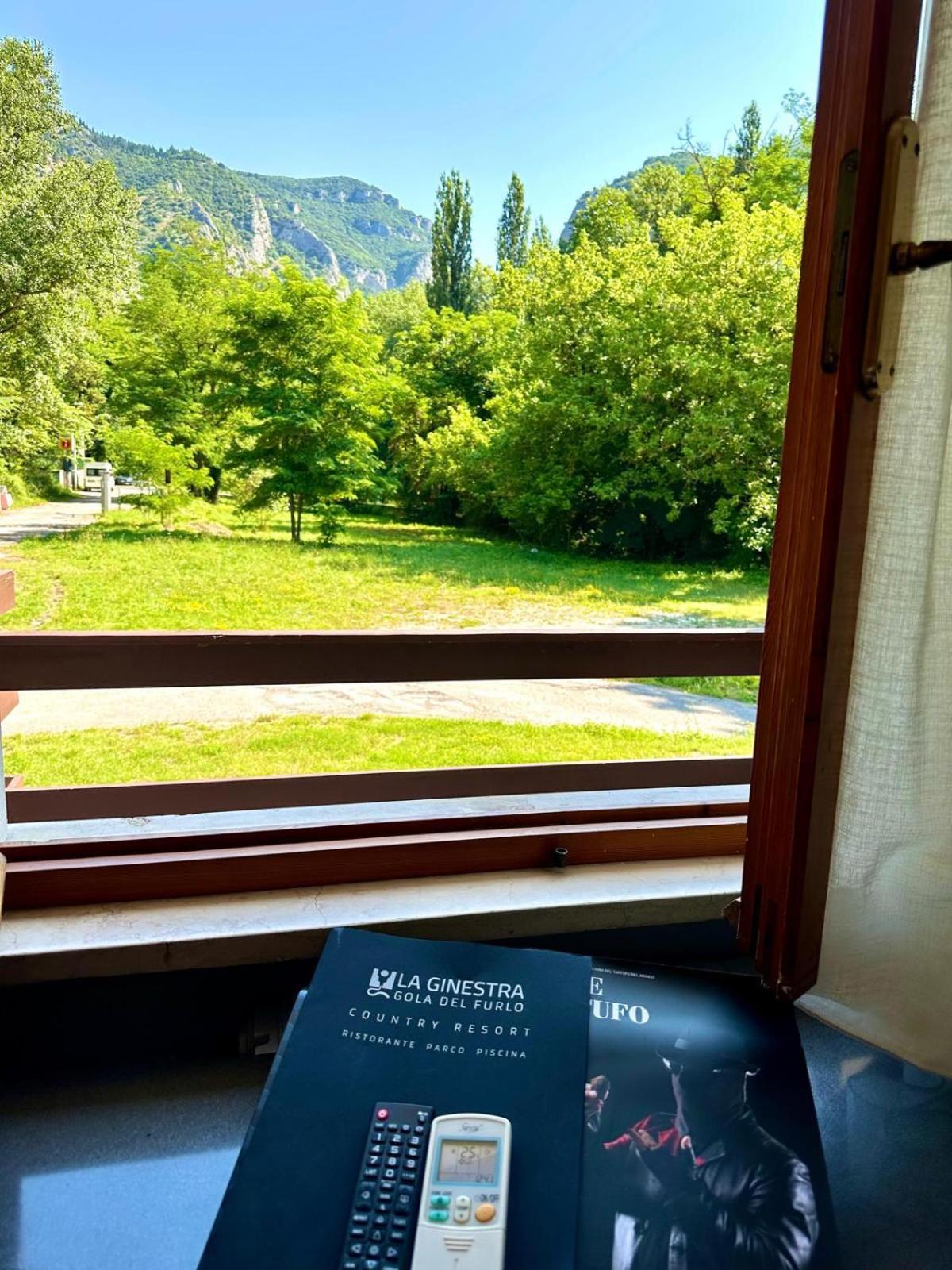 Hotel La Ginestra Acqualagna Kültér fotó