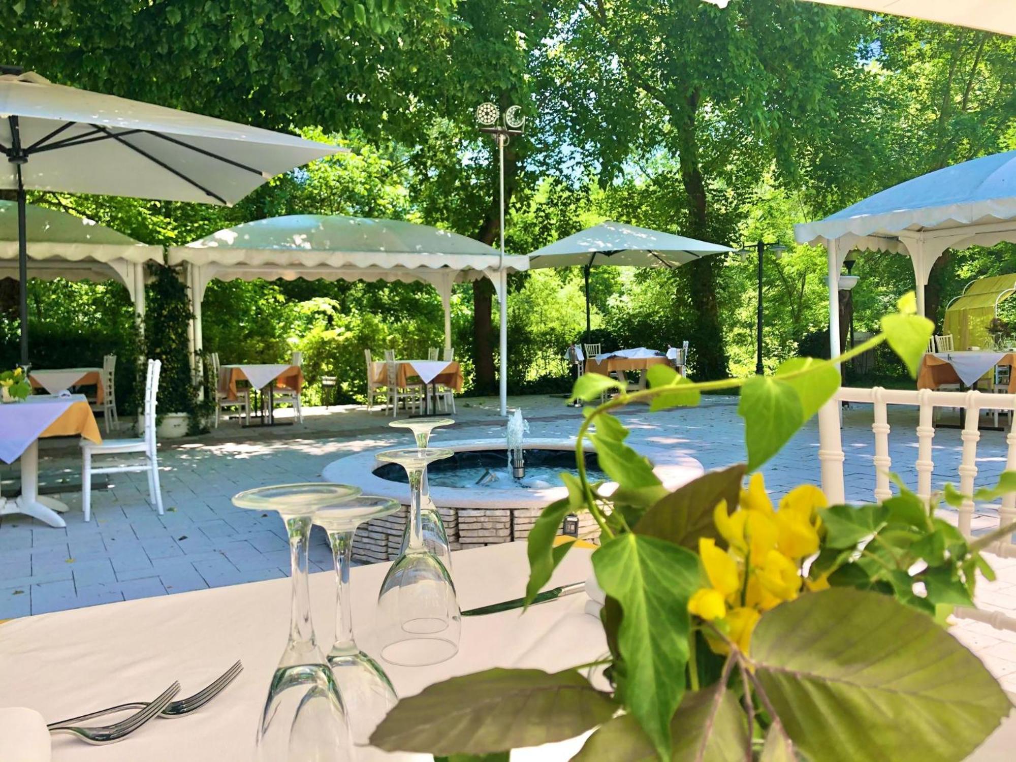 Hotel La Ginestra Acqualagna Kültér fotó