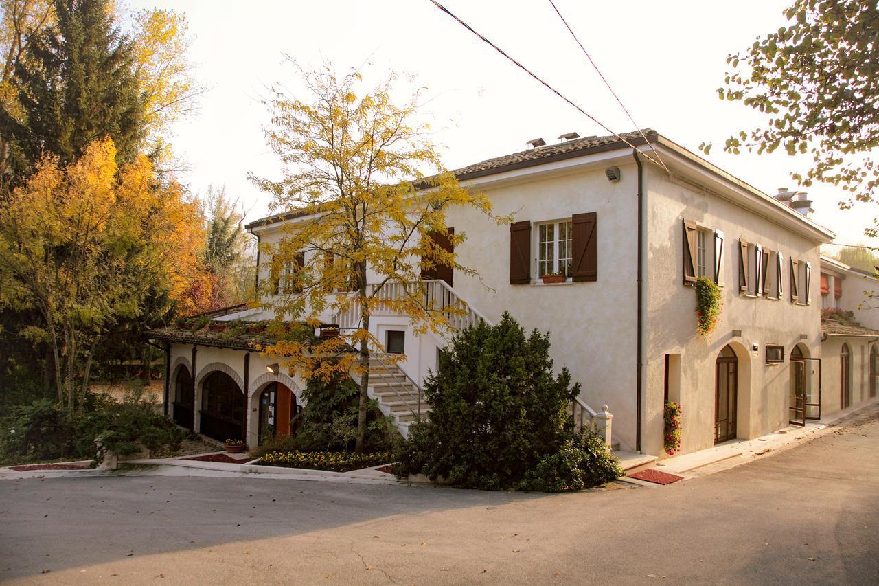 Hotel La Ginestra Acqualagna Kültér fotó